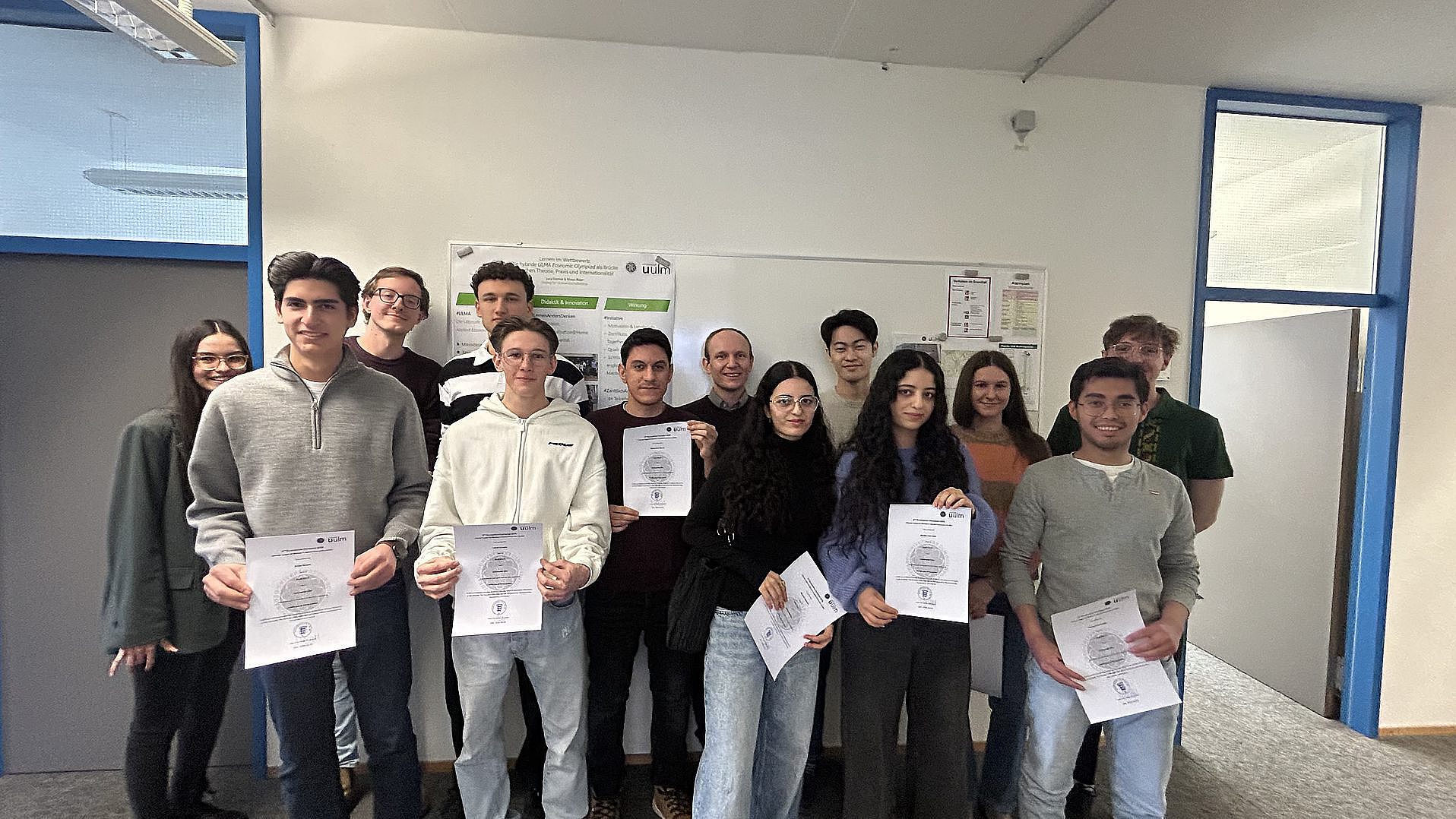 Studierende bei der ULMA Economic Olympiade