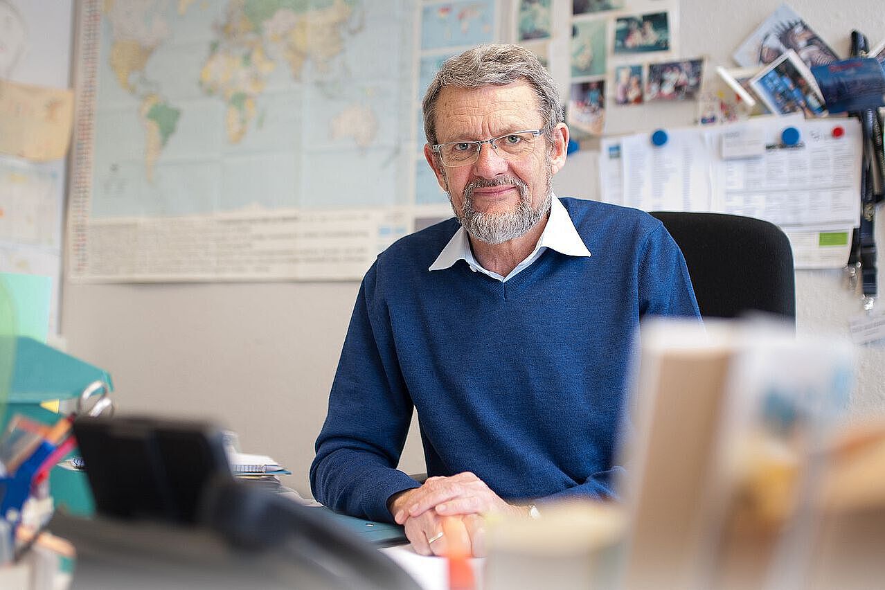 Prof. Dr. Ulrich Stadtmüller, Büro, Institut für Zahlentheorie und Wahrscheinlichkeitstheorie