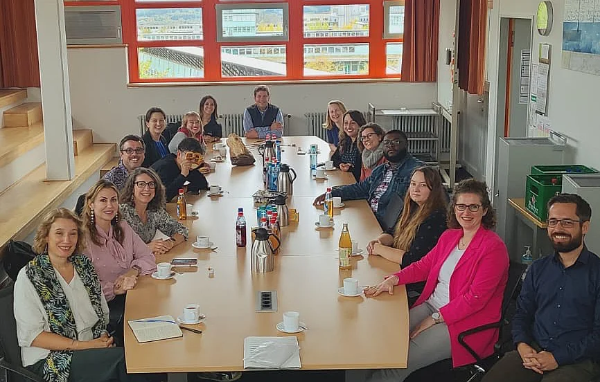 Gruppenfoto der Teilnehmenden in einem Raum der Uni Ulm