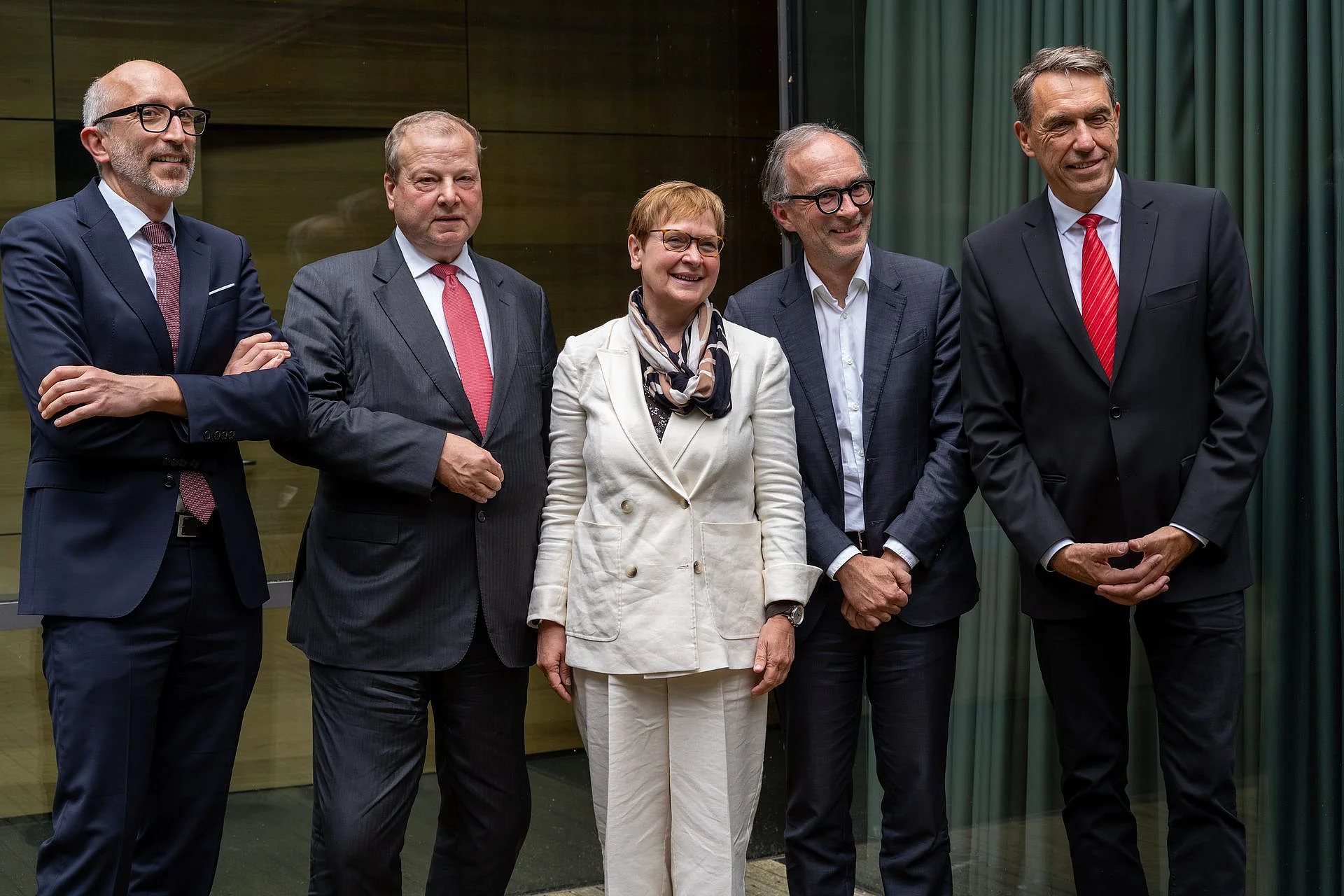 Prof. Dr. Zürn und Prof. Dr. Poll werden zur 20-jährigen Lehrtätigkeit gewürdigt; mit auf dem Bild: Prof. Dr. Kai-Uwe Marten, Prof. Dr. Heribert Anzinger und Prof. Dr. Matthias Schüppen  