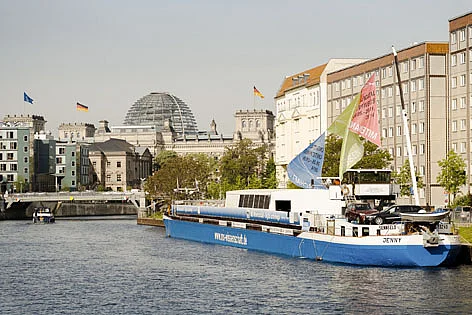 MS Wissenschaft in Berlin, Ausstellungsschiff des Bundesministeriums für Bildung und Forschung (BMBF)