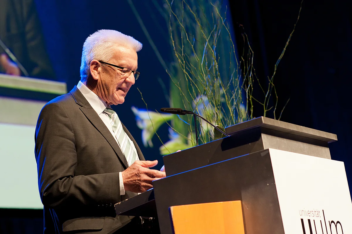 Ministerpräsident Winfried Kretschmann beim Unijubiläum