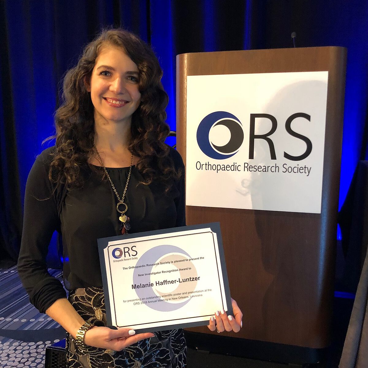 Melanie-Haffner-Luntzer mit dem Preis für die beste Nachwuchsforscherin 2018 bei der Jahrestagung der Orthopaedic Research Society