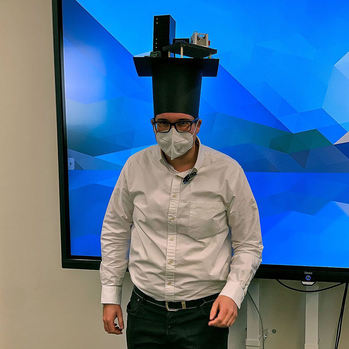 Dr. Engelmann mit seinem neuen Doktorhut