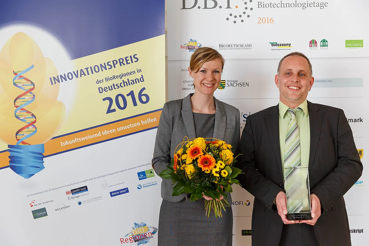 PD Dr. Florian Kreppel und Barbara Eberbach bei der Preisverleihung
