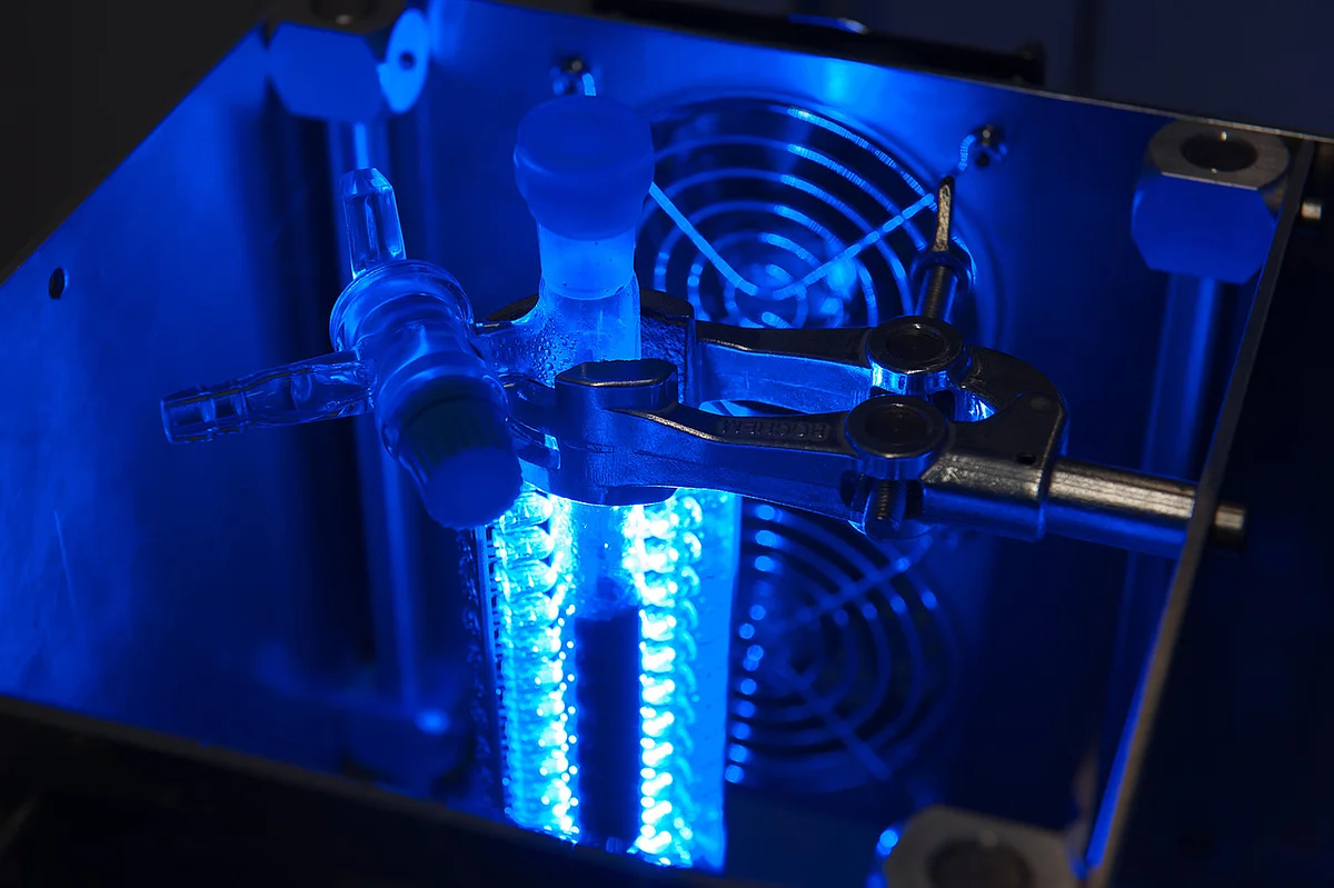 Light-driven catalysis experiments are conducted at Ulm University in this device.
