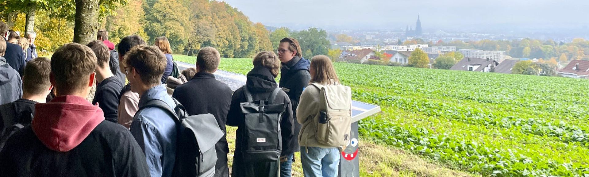 Erstsemesterstudierende bei der Wanderung