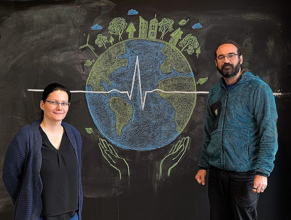 Prof. Claudia Lenk und Prof. Walter Karlen von der Universität Ulm setzen sich mit Unterstützung der Carl-Zeiss-Stiftung für eine Stärkung von Nachhaltigkeitsthemen im Ingenieursstudium ein