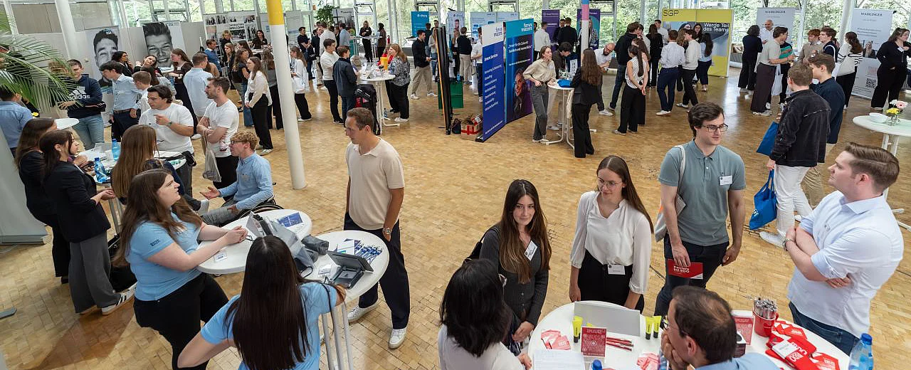 Besucher der Job- und Praktikumsbörse Wirtschaftsprüfer 2026