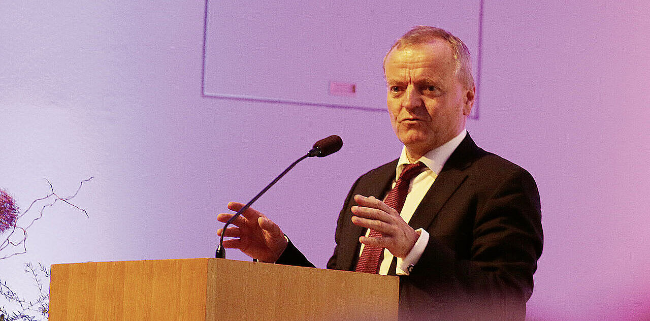 Prof. Manfred Spitzer Prof. Manfred Spitzer