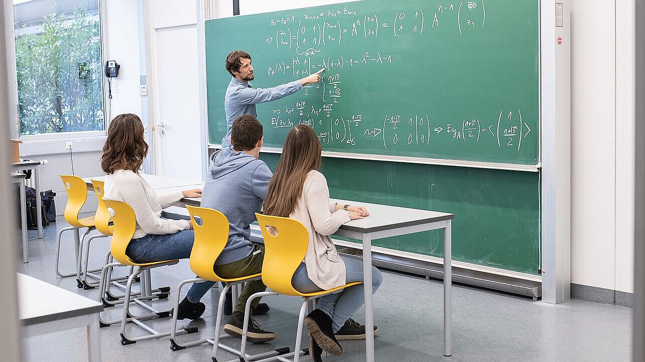 Lehramtsstudierende Mathematik der Uni Ulm im Seminarraum Lehramtsstudierende Mathematik der Uni Ulm im Seminarraum