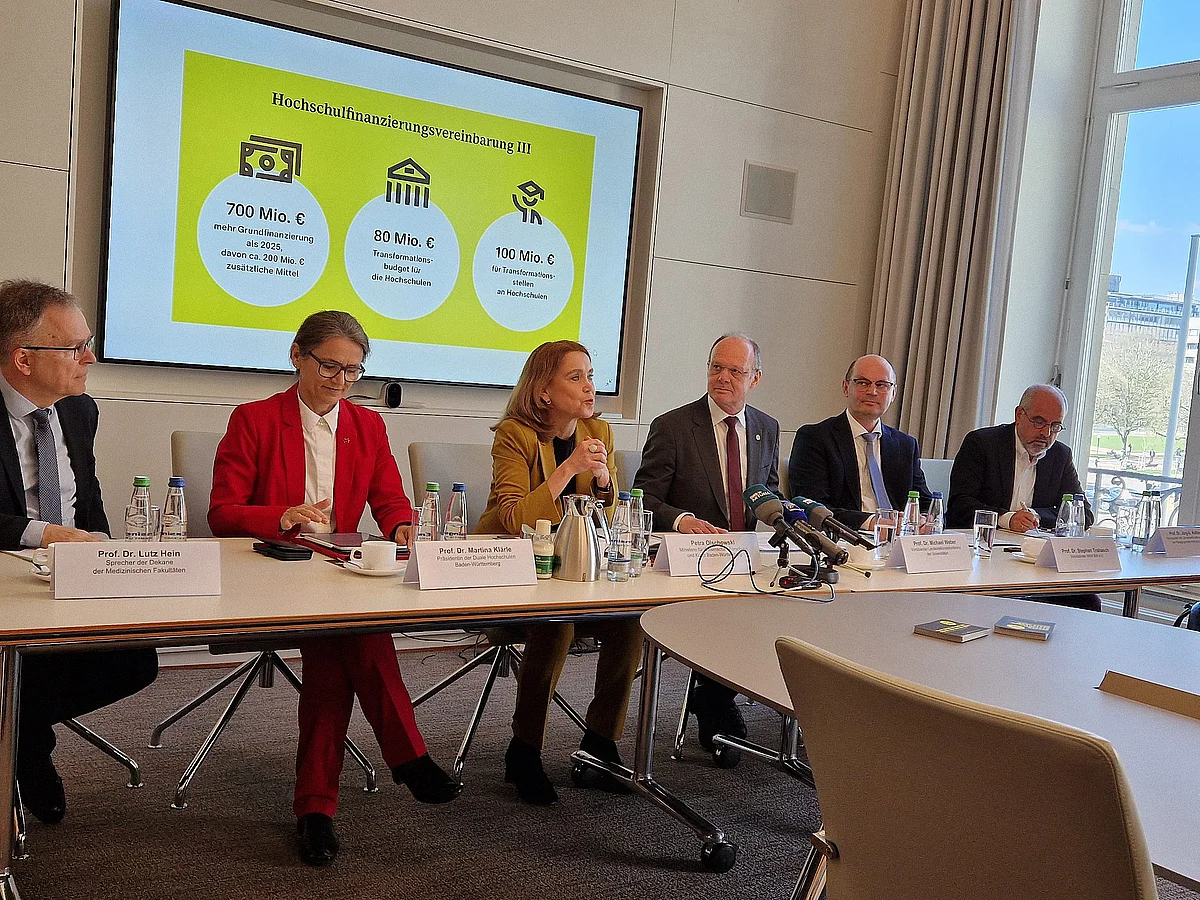 Pressekonferenz zur Unterzeichnung