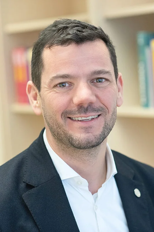 Portraitfoto von Prof. Simeon Schudy