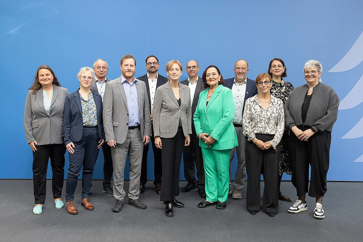 Gruppenfoto der Zehnten Altersberichtskommission 
