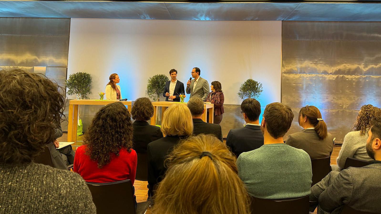 Dr Maximilian Förster and Dr Andreas Obermeier at the Bau of the Teaching Award 205 by Professor Pollatos, Vice President of Teaching