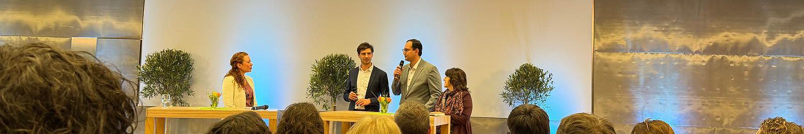 bei der Übergabedes Lehrpreises 2025 an Dr. Maximilian Förster und Dr. Andreas Obermeier vom Institut für Business Analytics