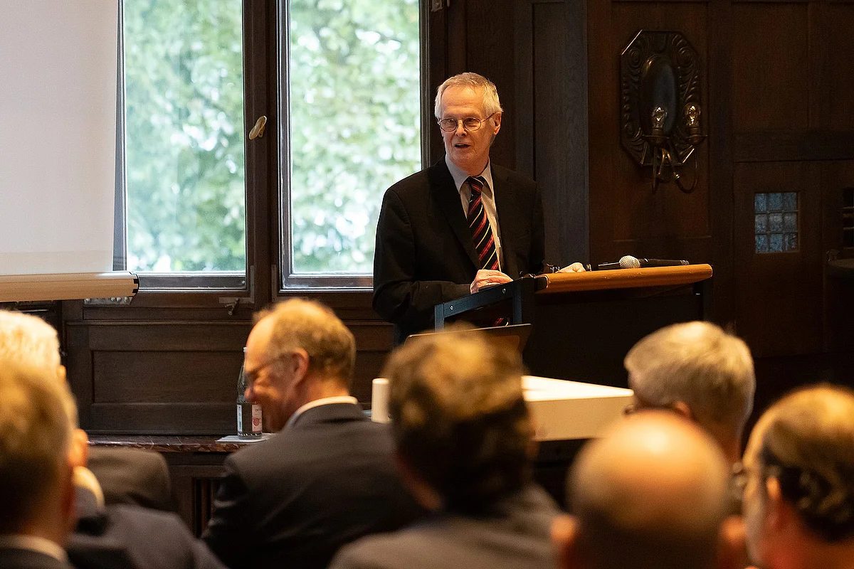 Dr. Hans-Dieter Lippert 