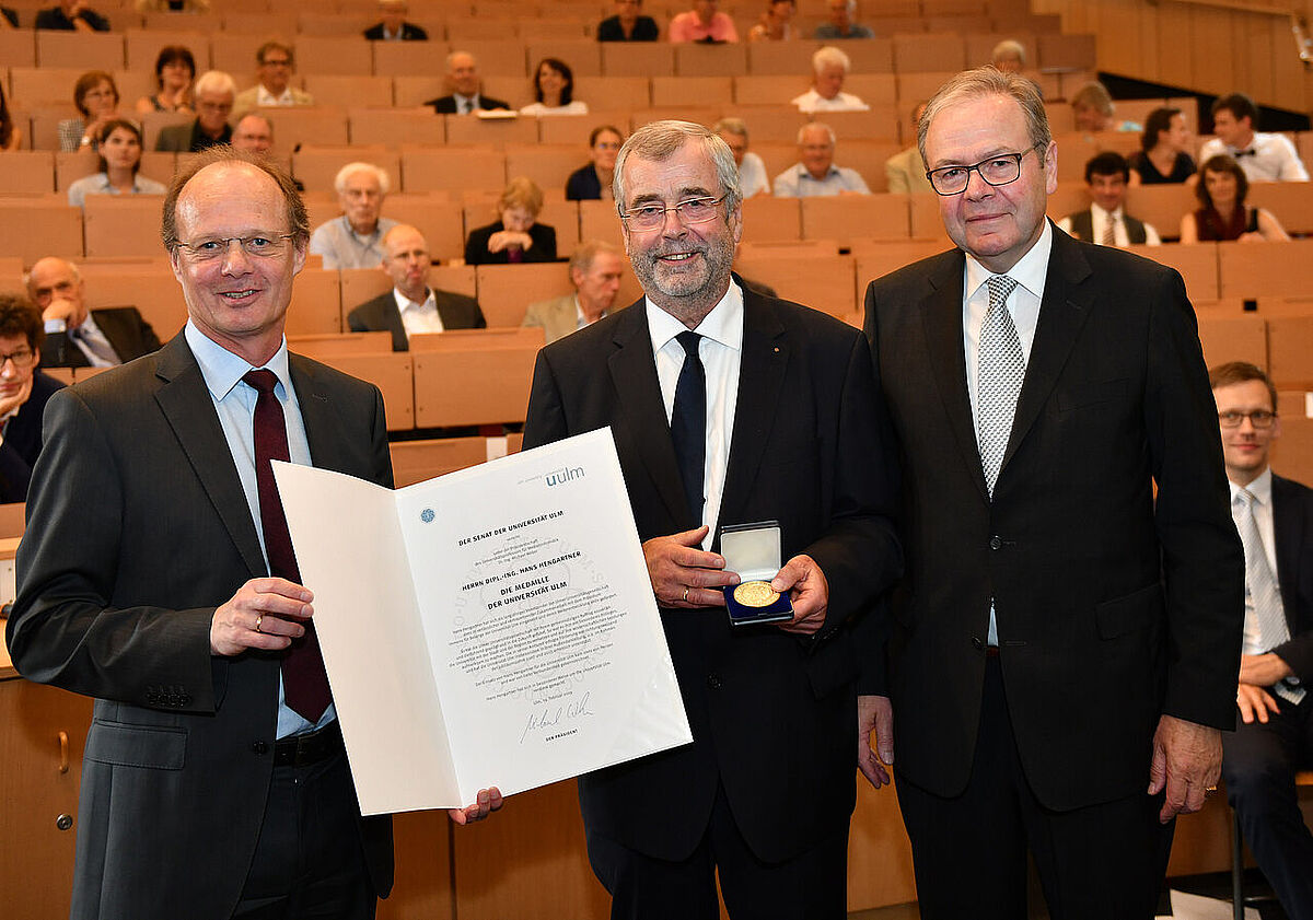 Verleihung einer Universitätsmedaille an Hans Hengartner
