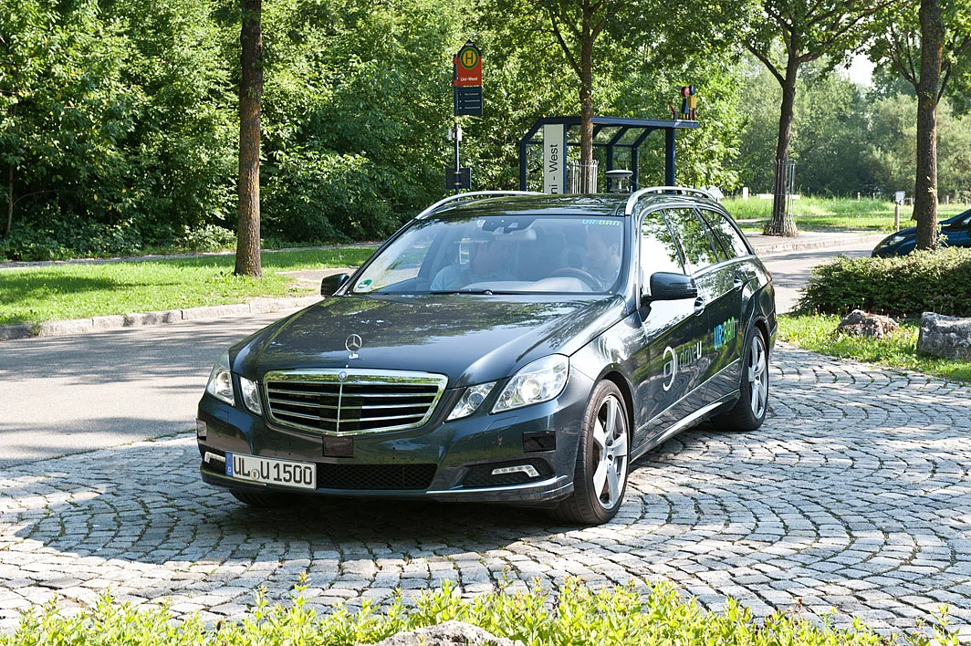 Testfahrzeug der Ulmer Forscher