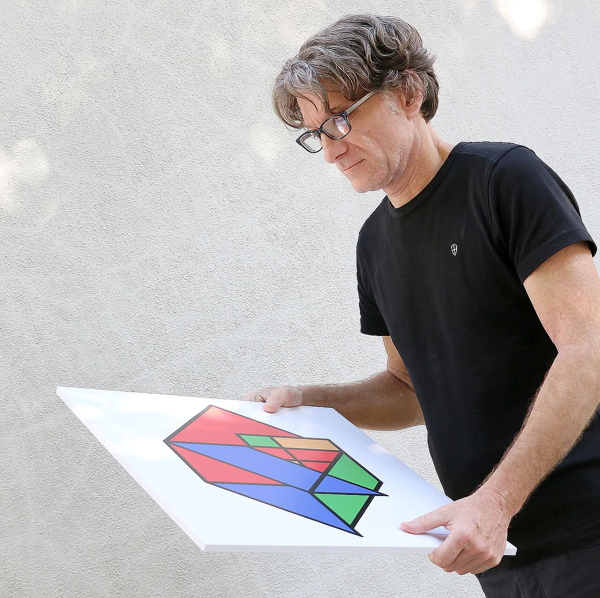 Prof. Thom Frühwirth mit einem digitalen Kunstwerk