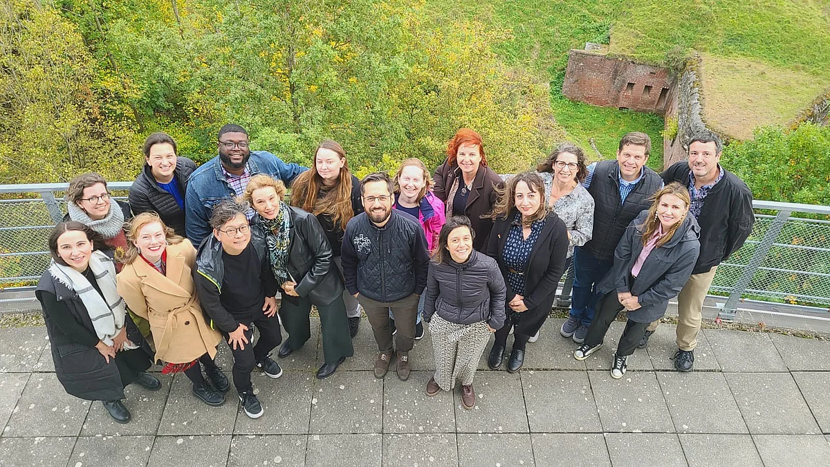 Gruppenfoto der Teilnehmenden des Baden Württemberg-Seminars mit der Leiterin des International Office Daniela Englisch und Stellvertreter Daniel Kanzleiter
