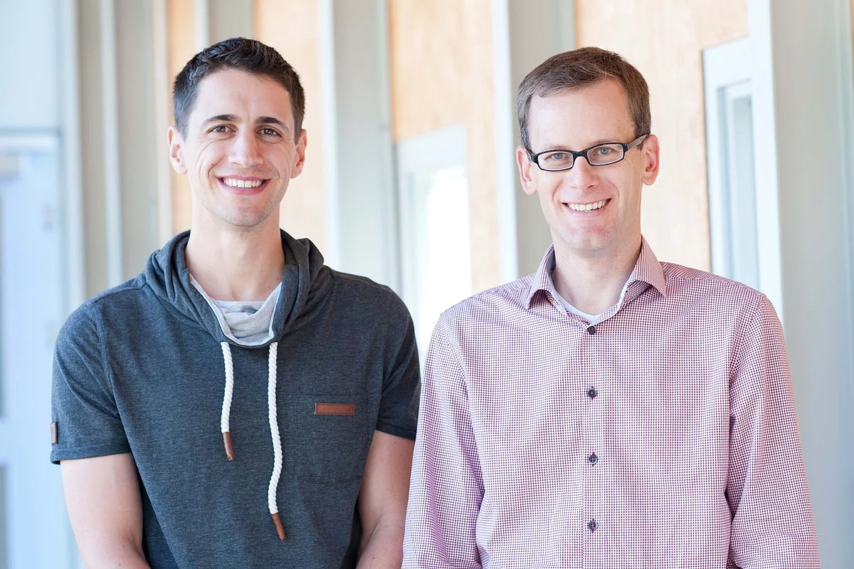 [Prof. Christian Waldschmidt (right) and his doctoral student Markus Schartel 