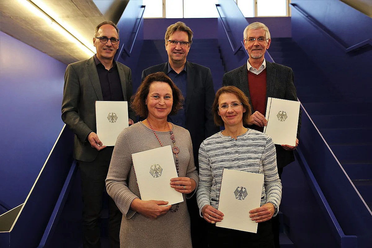 Gruppenbild mit den BWI-Urkunden
