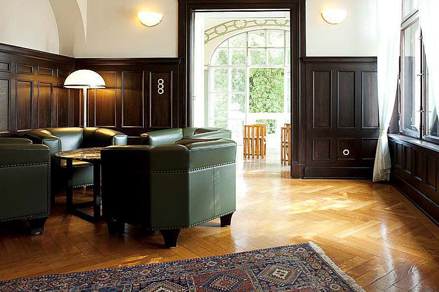 Hier sieht man einen Arbeitsraum in der Villa Eberhardt.