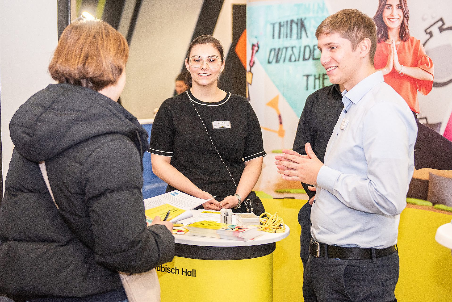 A student talks to company representatives at the WiMa Congress 2025 at the University of Ulm.