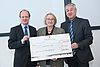 Scheckübergabe durch die baden-württembergische Wissenschaftsministerin Bauer an Prof. Weber (Rektor) und Prof. Wirth (Dekan Medizin)