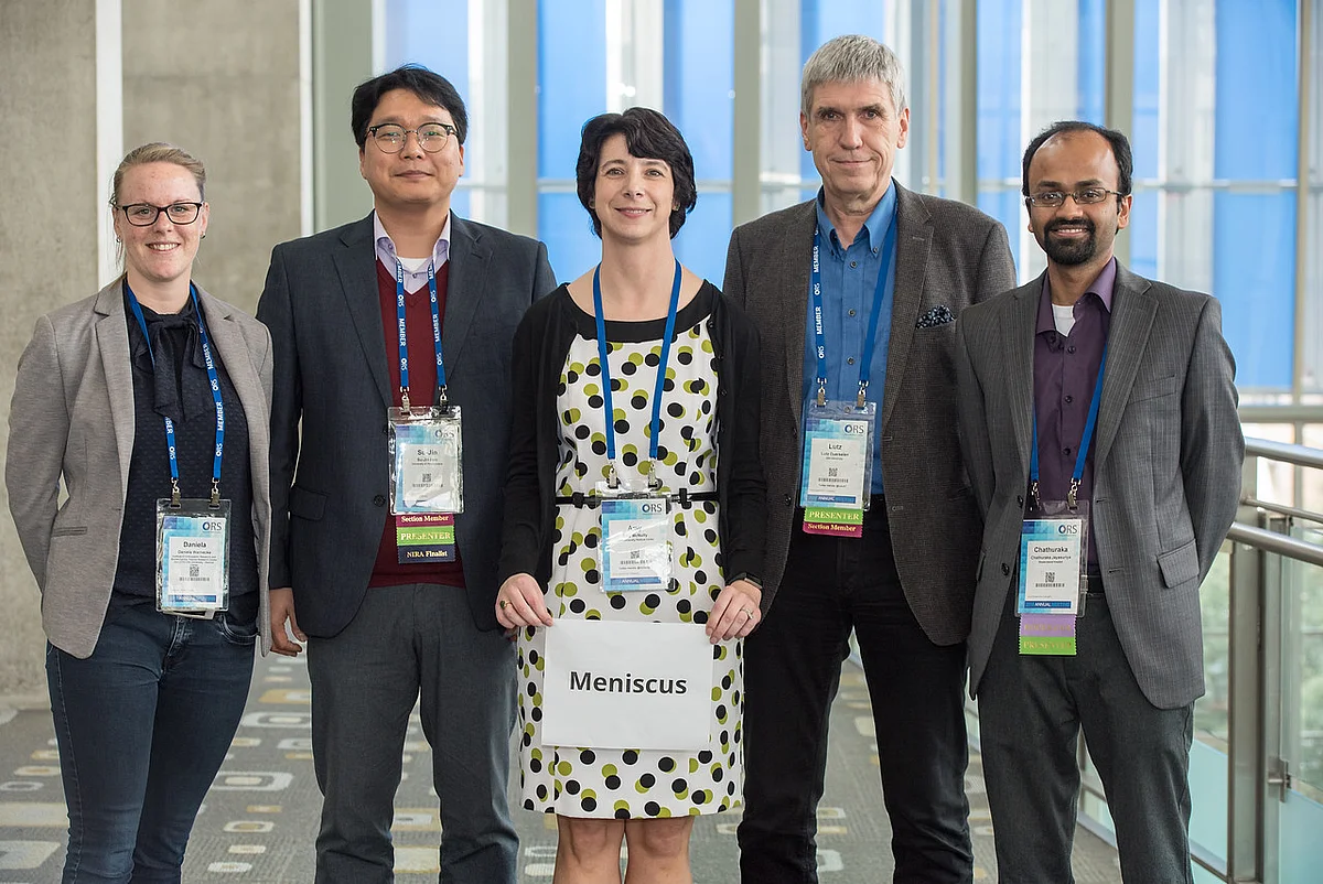 Preisträger der Meniscus Section 2019 der "Ortzhopaedic Research Society", links Daniela Warnecke, zweiter von rechts Prof. Dr. Lutz Dürselen