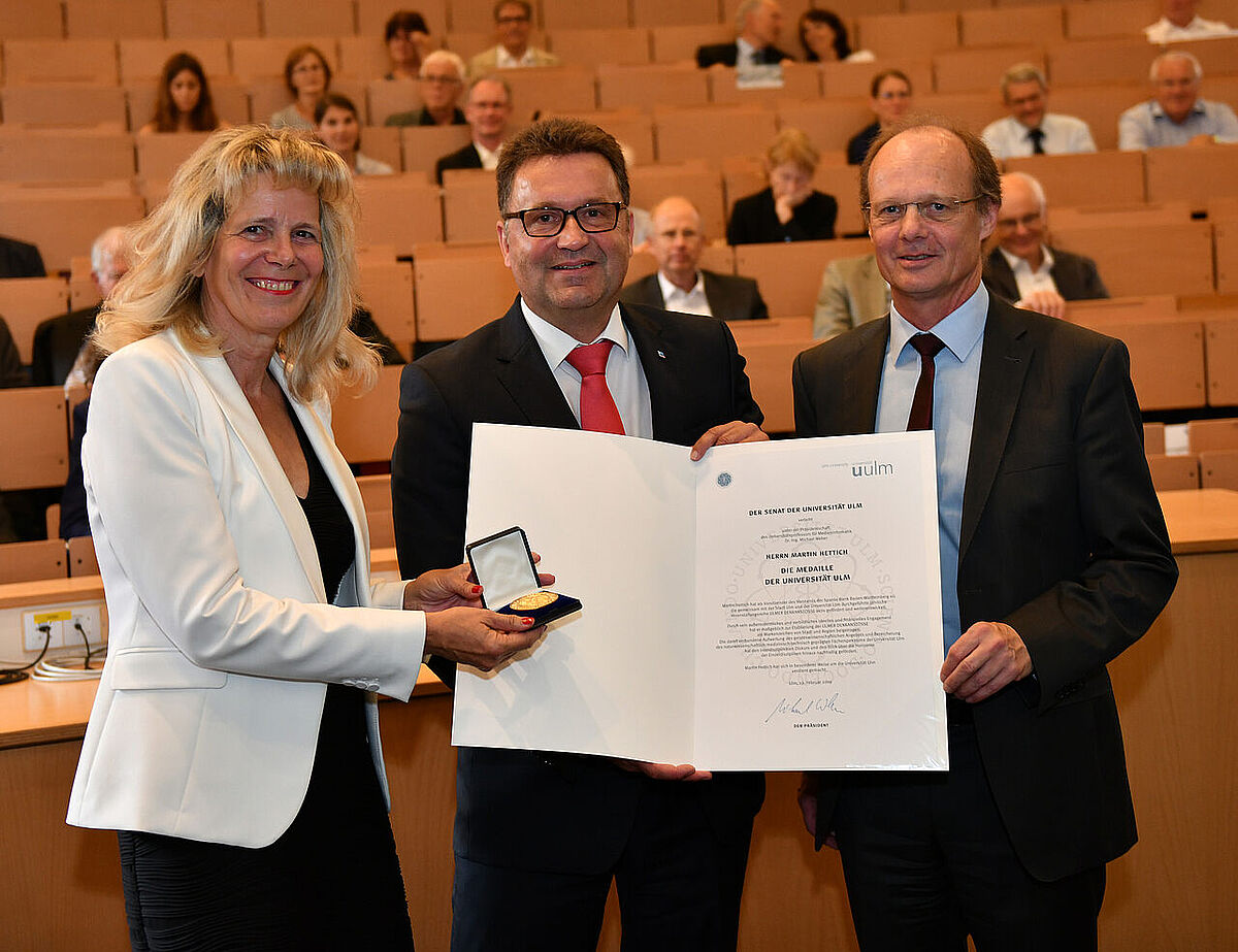 Verleihung einer Universitätsmedaille an Martin Hettich