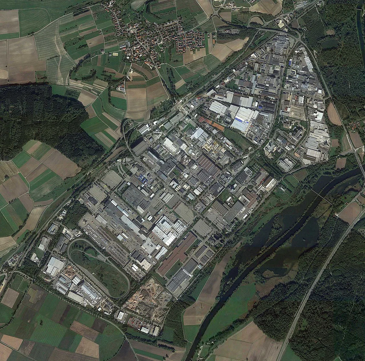 Luftbild Industriegebeiet Donautal