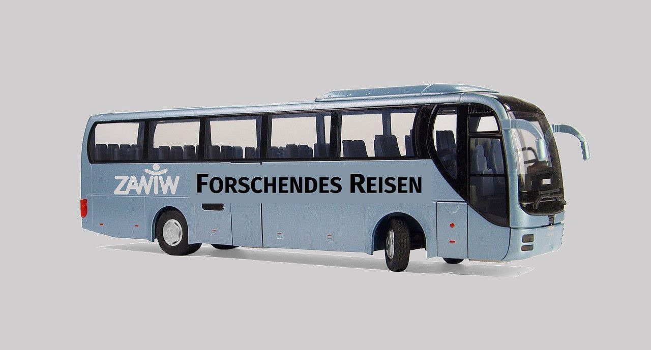 Ein Omnibus mit der Aufschrift ZAWiW Forschendes Reisen