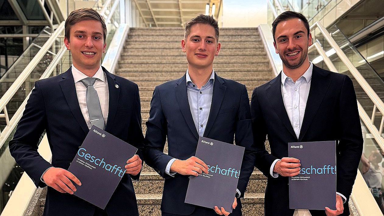Daniel Lehmann, Linus Bialojan and Anton Makarov (integrated degree programme with in-depth practice in Actuarial Science) received their degree certificates at a graduation ceremony at Allianz Lebensversicherung-AG