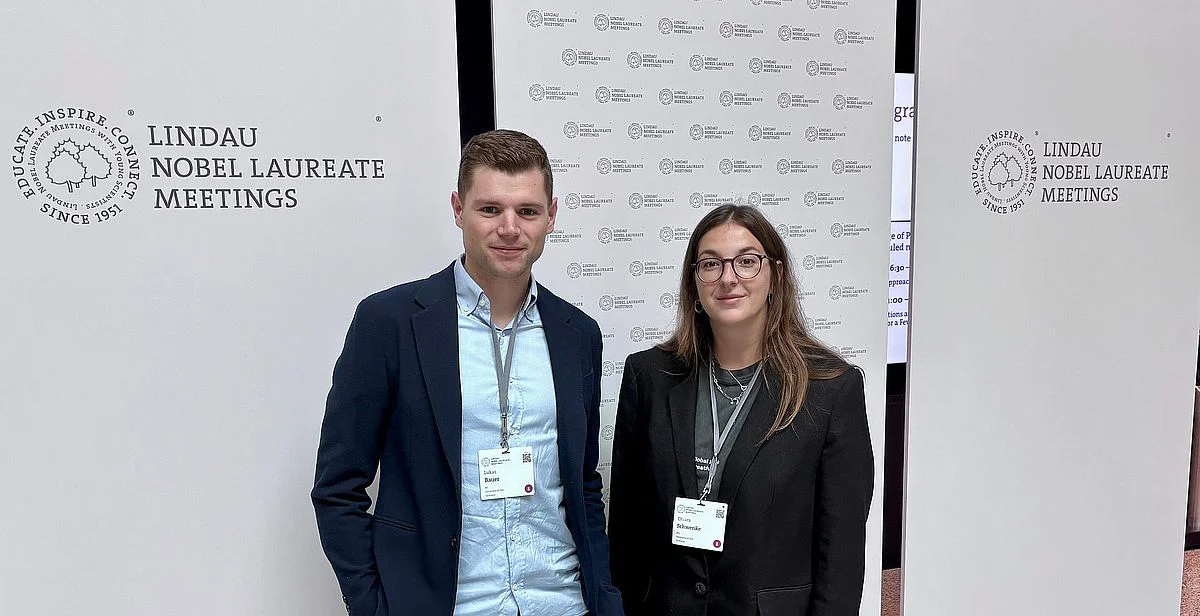 Lukas Bauer und Chiara Schwenke auf der LINOecon2025 (Foto: privat)
