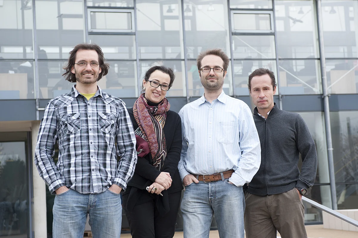Vier der sechs beteiligten Autoren: (v.l.) Dr. Felipe Caycedo-Soler, Prof. Susana Huelga, Prof. Martin Plenio und Robert Rosenbusch