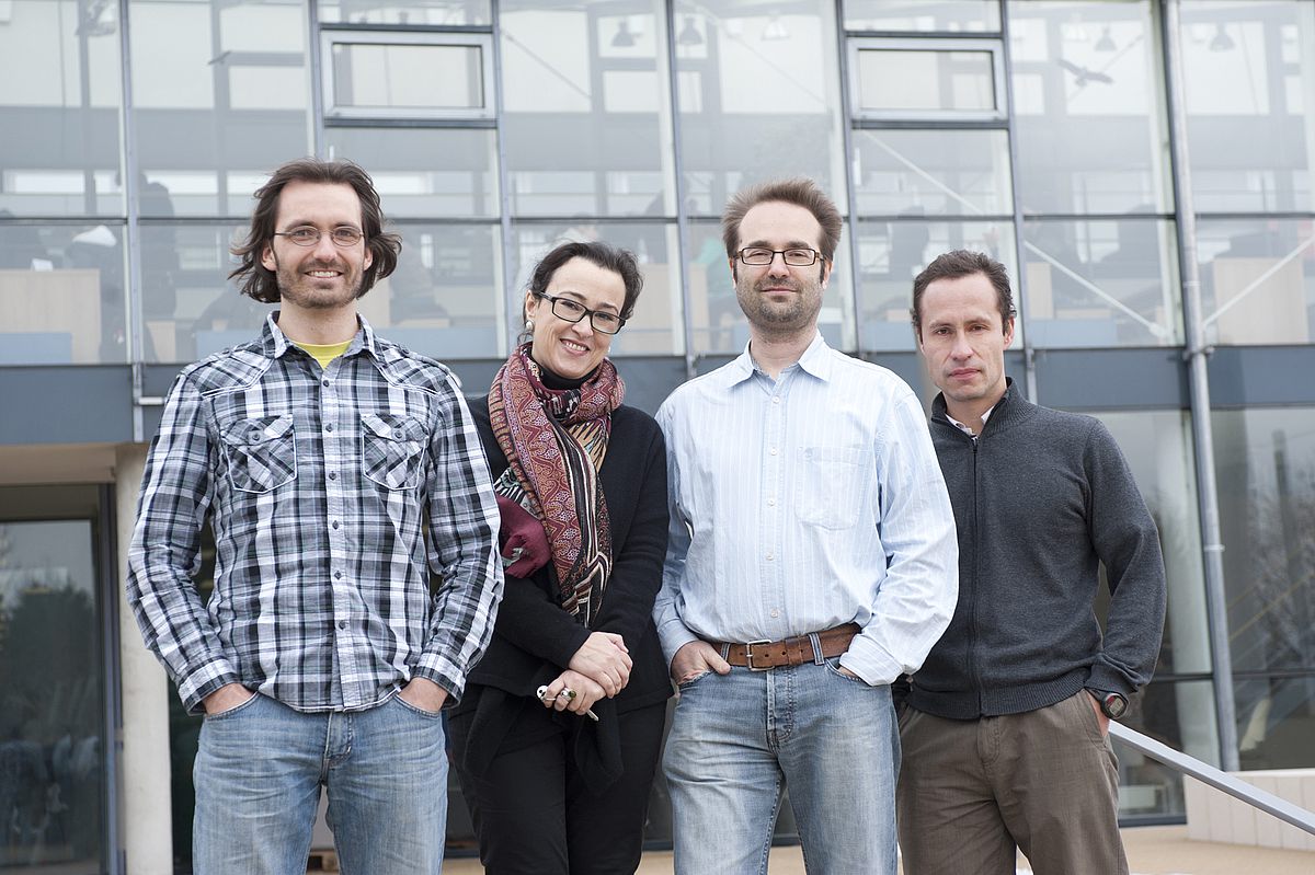 Vier der sechs beteiligten Autoren: (v.l.) Dr. Felipe Caycedo-Soler, Prof. Susana Huelga, Prof. Martin Plenio und Robert Rosenbusch