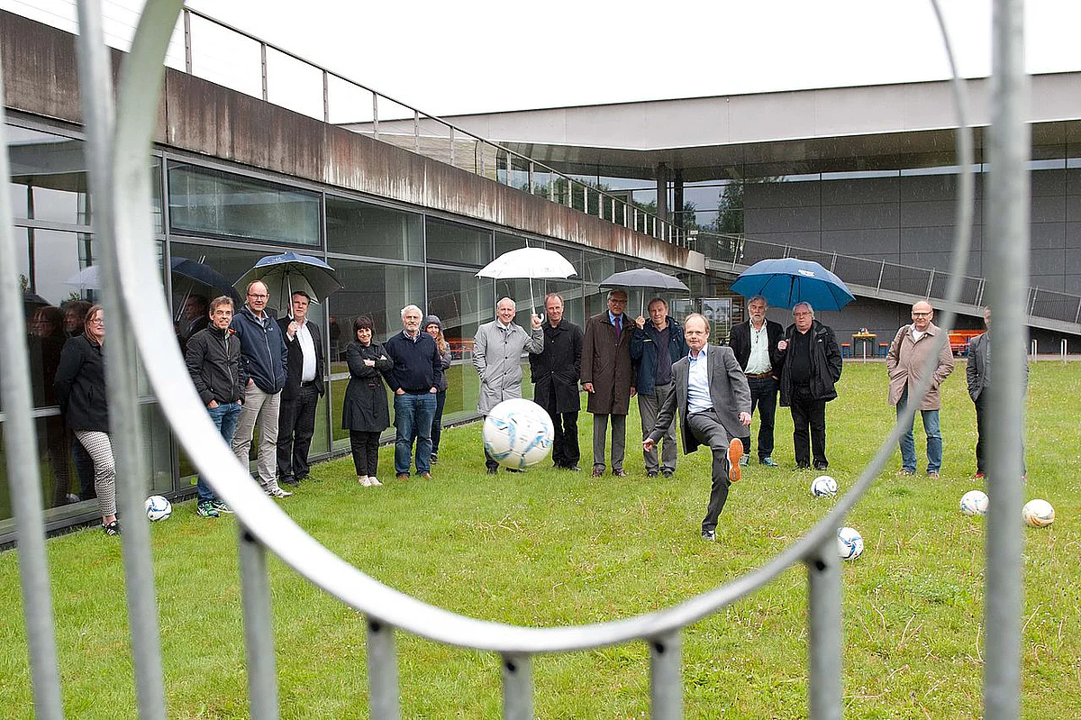 Prof. Michael Weber, Torwandschießen, Rasenspielfeld