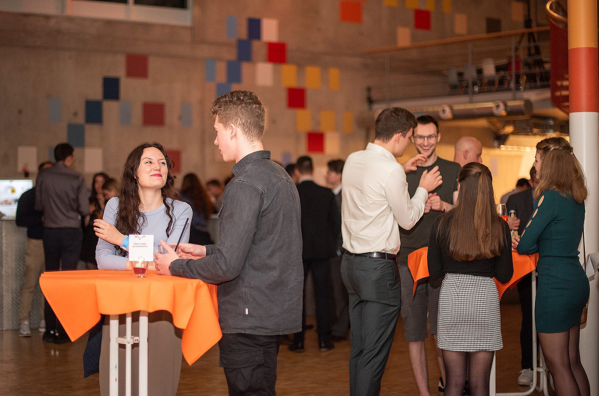 Discussions between students and company representatives on Homecoming Day