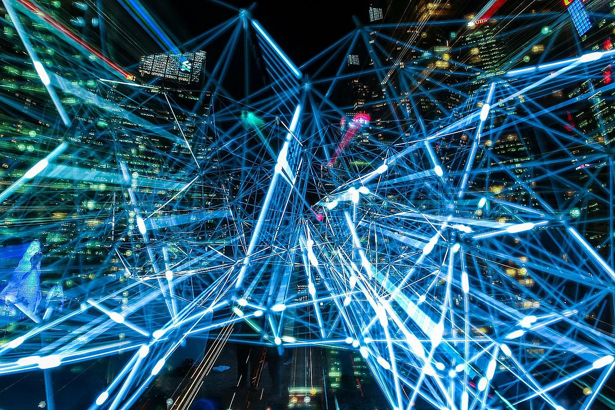 Künstliche blaue Netzstrukturen - Sympolbild für Neuronale Netze