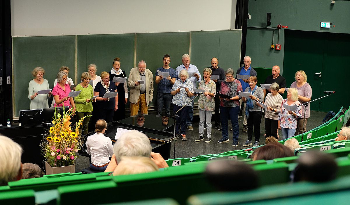 Sänger singen im Hörsaal