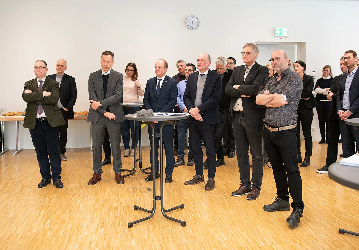 Gäste bei der Übergabefeier 