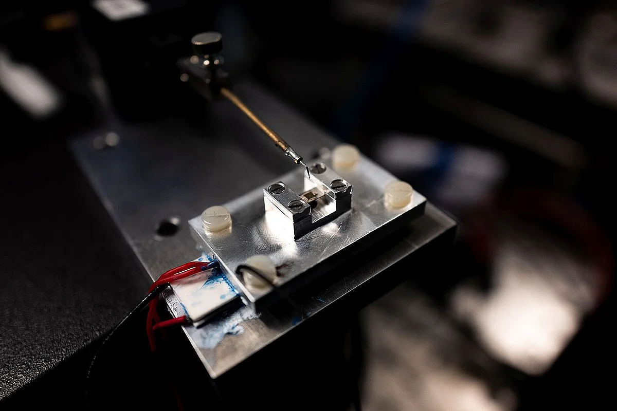[Translate to english:] Spin-Laser in einer Halterung