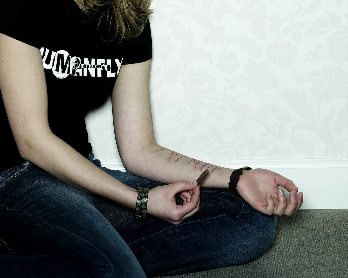 Etwa jeder dritte Jugendliche in Deutschland hat sich zumindest einmalig selbst verletzt.