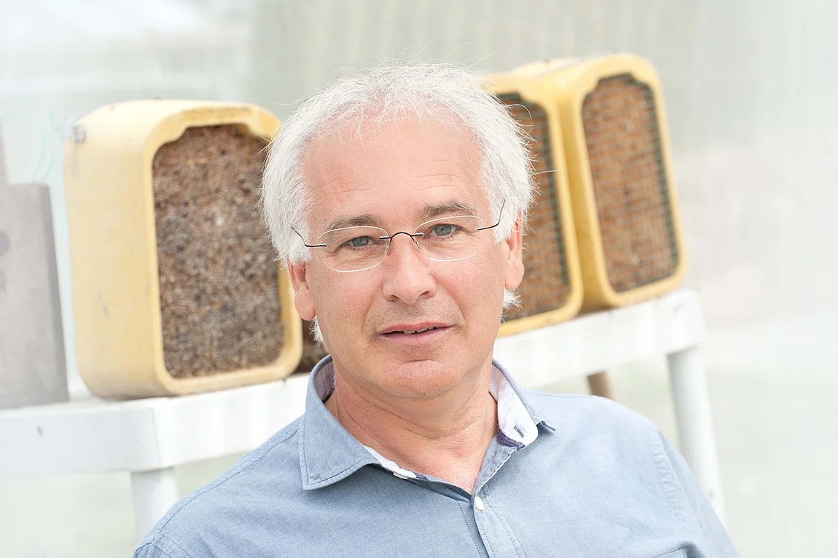 Prof. Manfred Ayasse