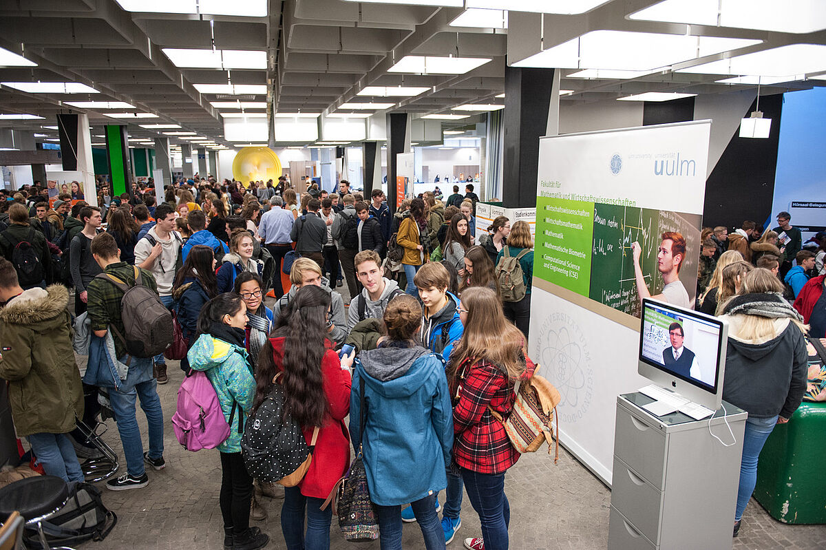 Schüler an der Uni Ulm