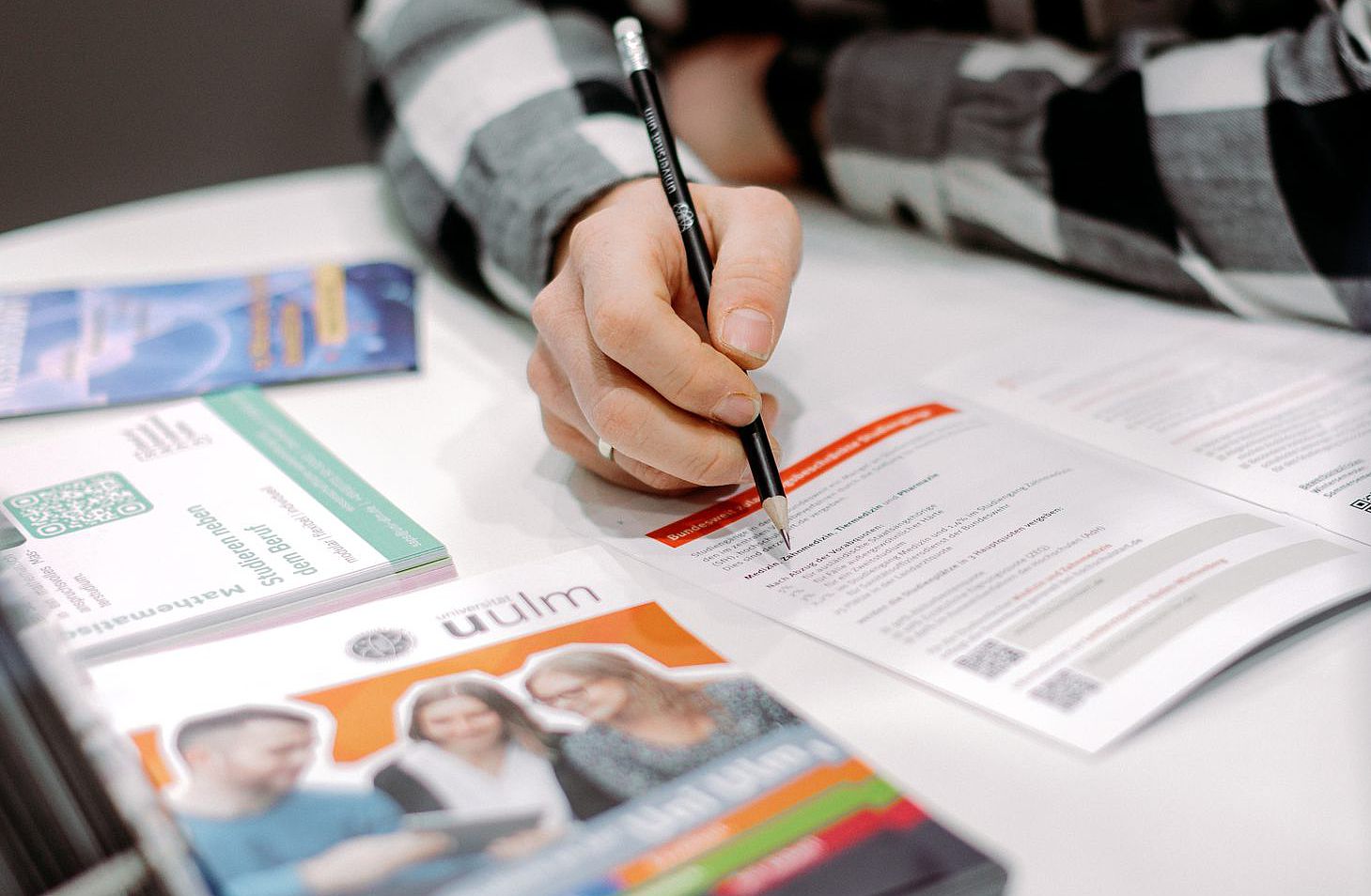 Beratung von Studieninteressierten anhand eines Flyers