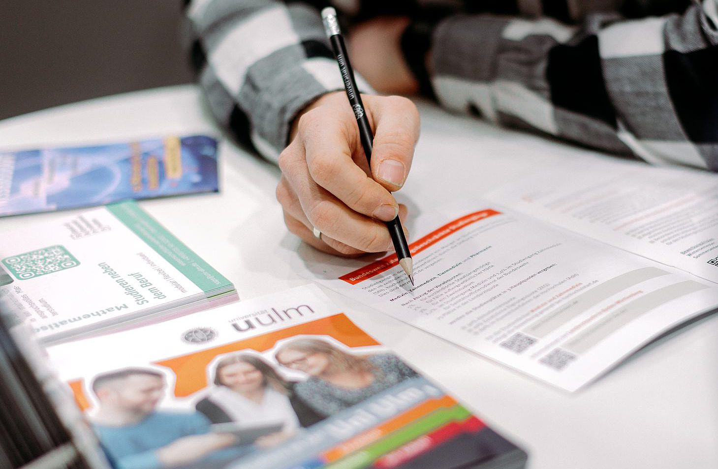 Beratung von Studieninteressierten anhand eines Flyers