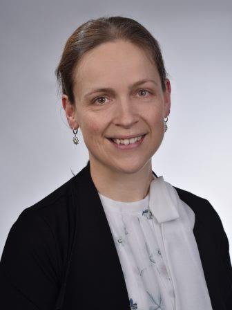 Dr. Cornelia Estner